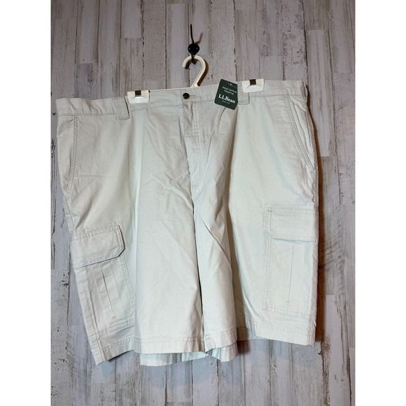L.L. Bean Wrinkle Resistant Cotton Men Shorts Color Beige- NWT - Picture 1 of 3